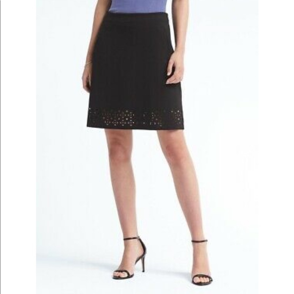 ✨3 for $20✨ BANANA REPUBLIC laser cut pencil skirt